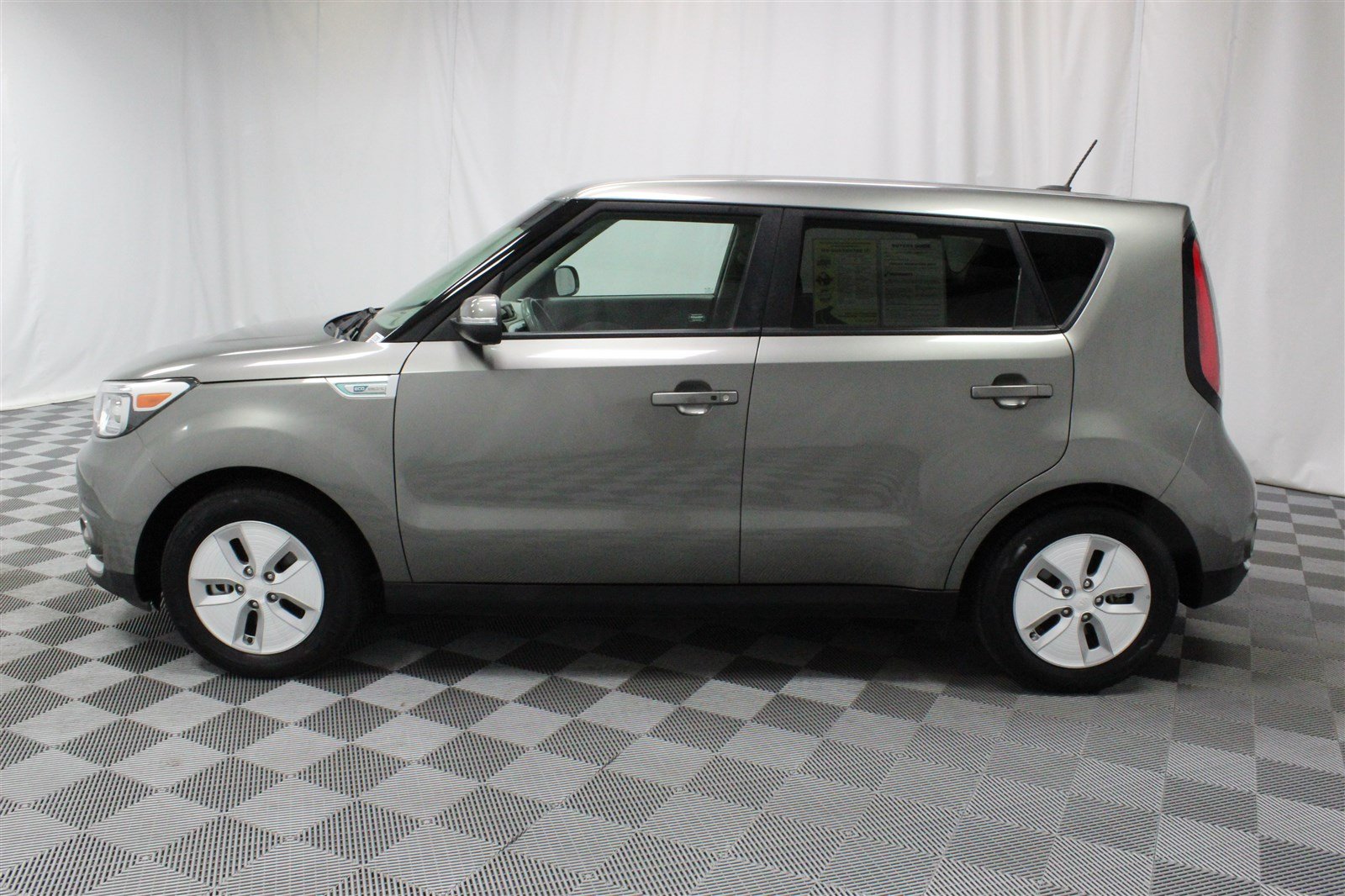 Pre-Owned 2016 Kia Soul EV + Hatchback in Wichita #U572081 | Super Car Guys